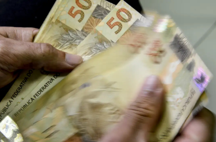 MEC reajusta piso salarial dos professores em 6,27%; valor será de R$ 4.867,77