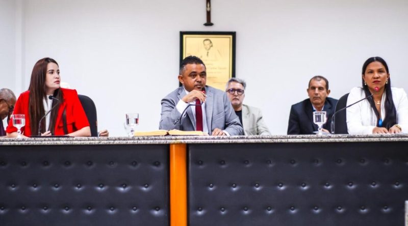 Professores comemoram reajuste salarial de 8% para os trabalhadores em educação de Juazeiro